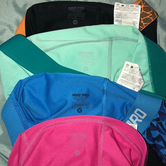 4 Pairs of Medium Nike Pros - Picture 2 of 2
